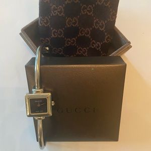 GUCCI 1900L - Vintage Quartz Watch - Black